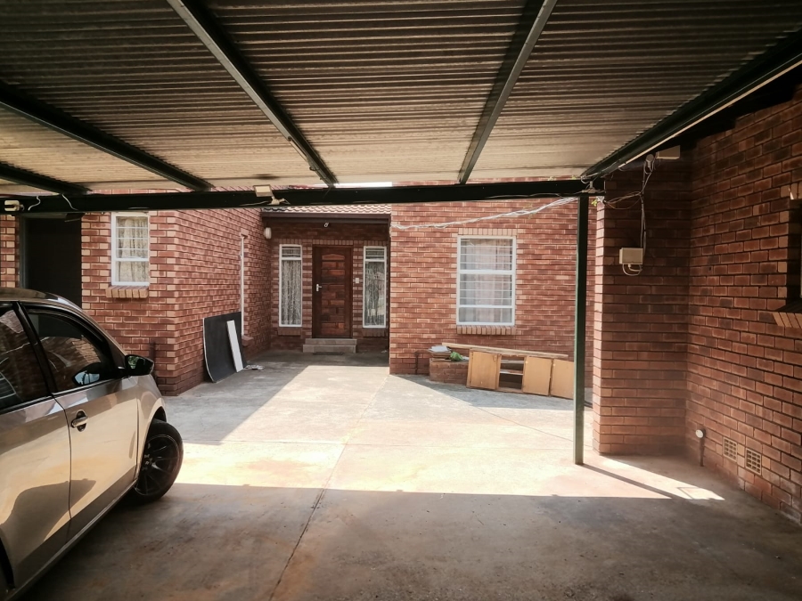 To Let 3 Bedroom Property for Rent in Geelhoutpark North West